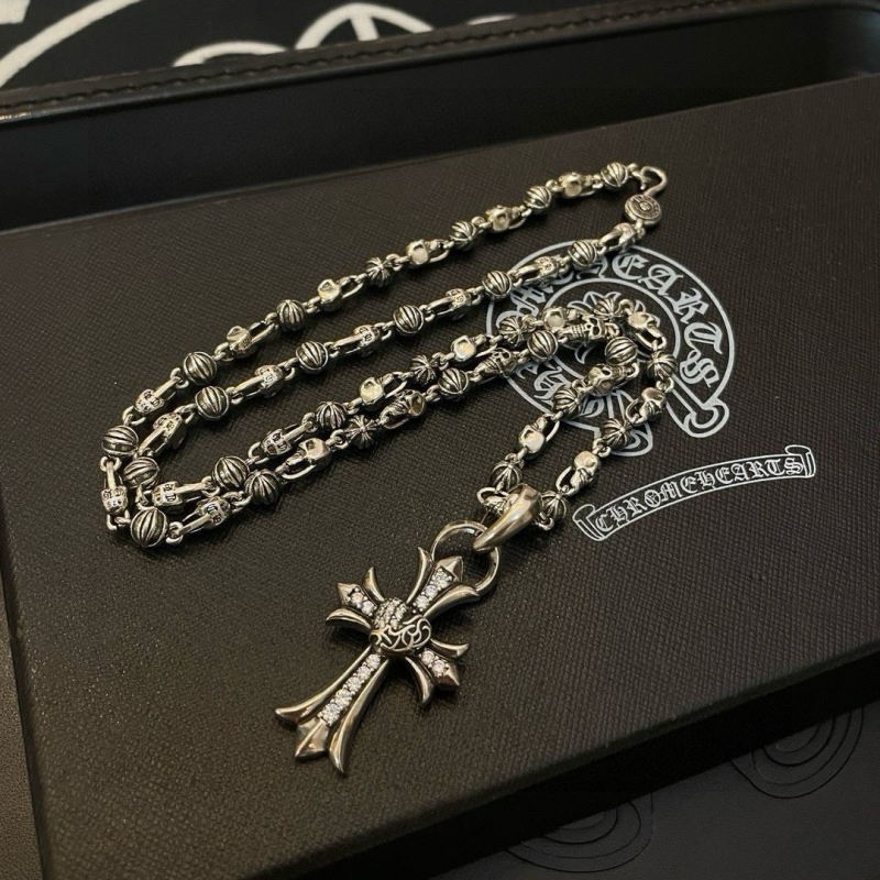 Ch*0me He**ts necklaces